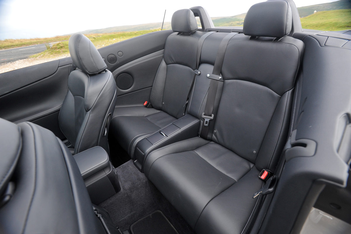 Lexus IS C rear seats