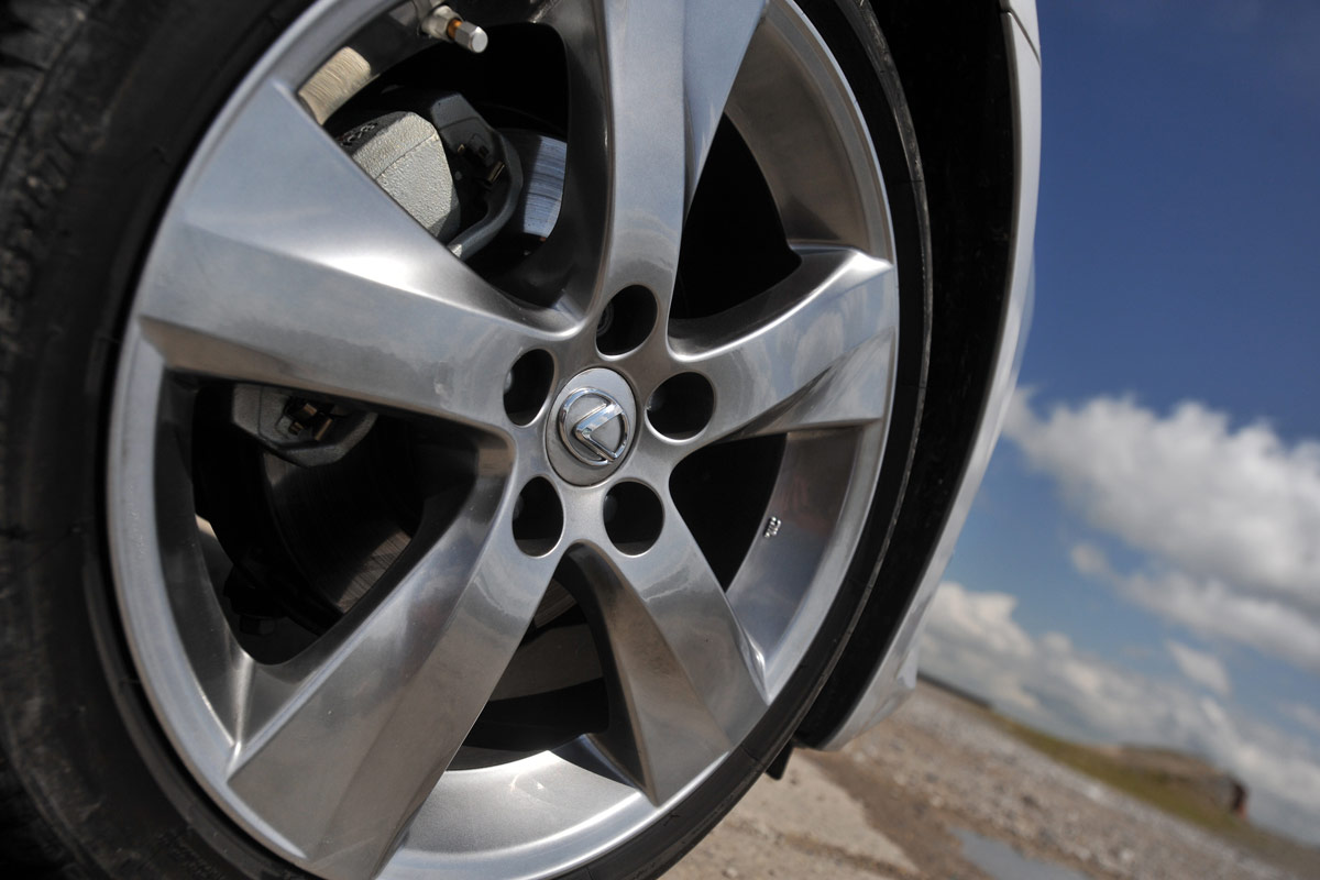 Lexus IS C wheel