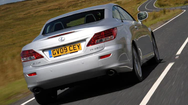 Lexus IS C rear tracking
