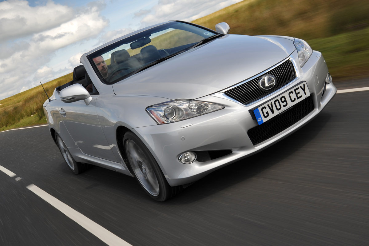 Lexus IS C front tracking