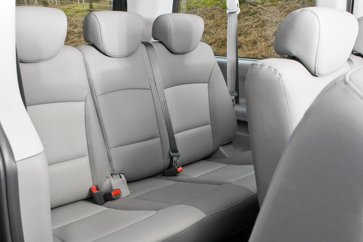 Hyundai i800 rear seats