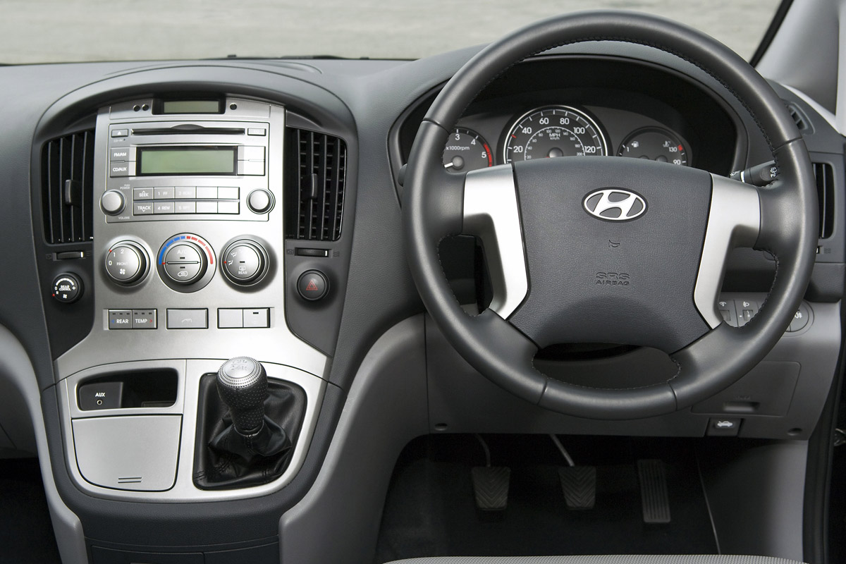 Hyundai i800 interior