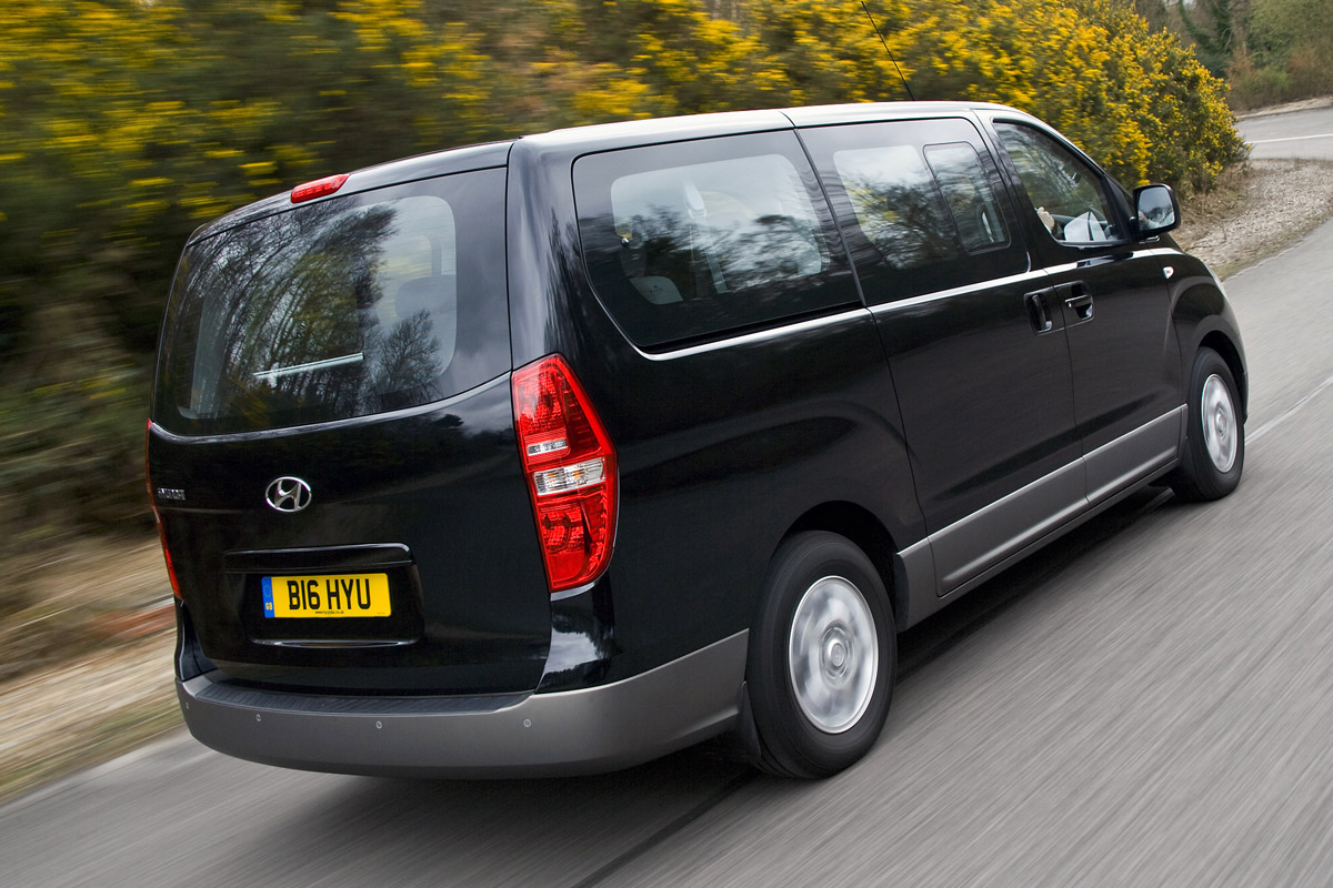 Hyundai i800 rear tracking