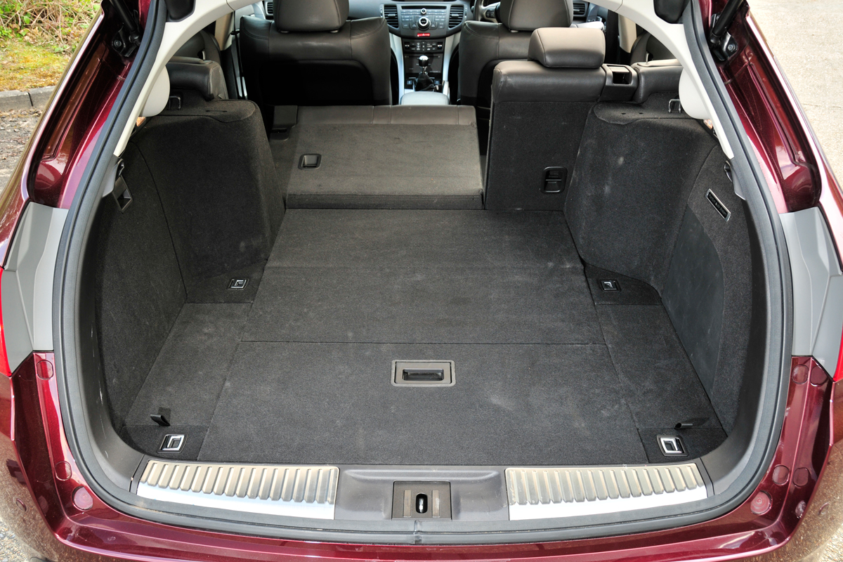 Honda Accord Tourer boot