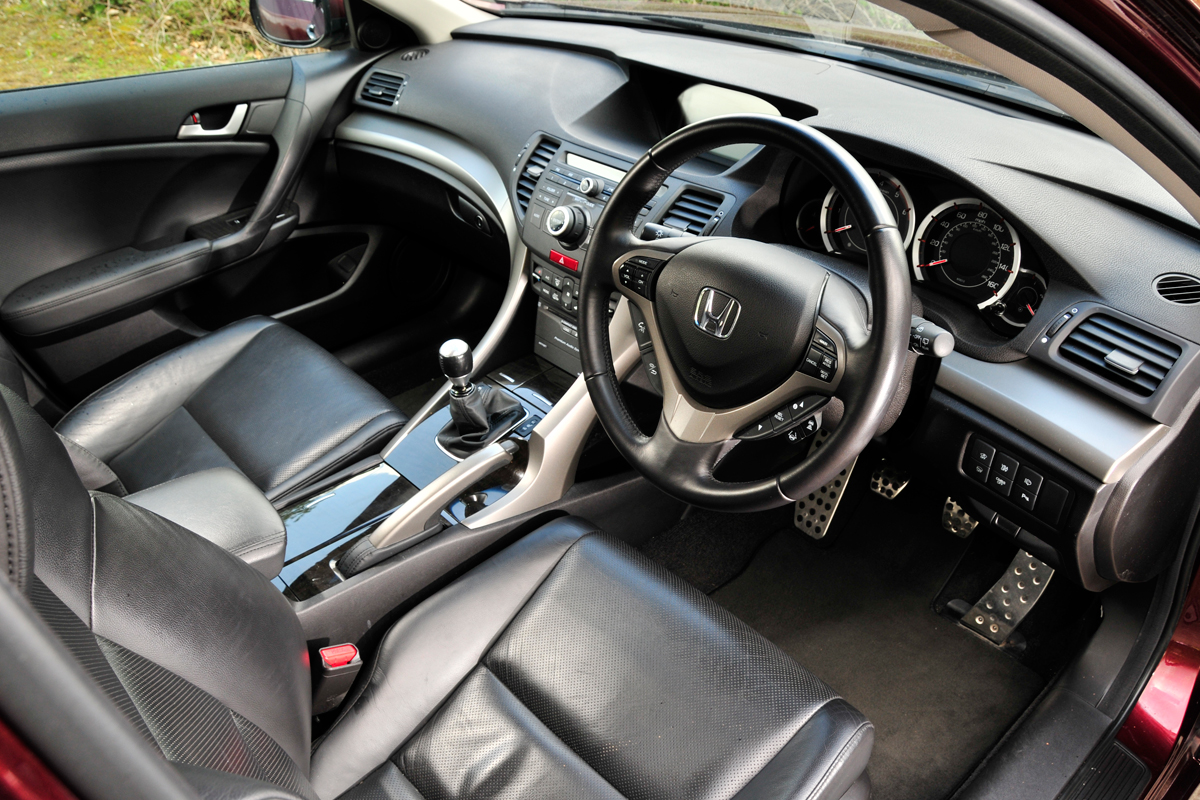 Honda Accord Tourer interior