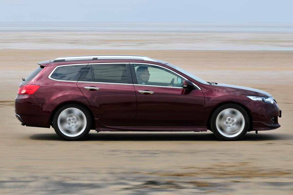 Honda Accord Tourer panning