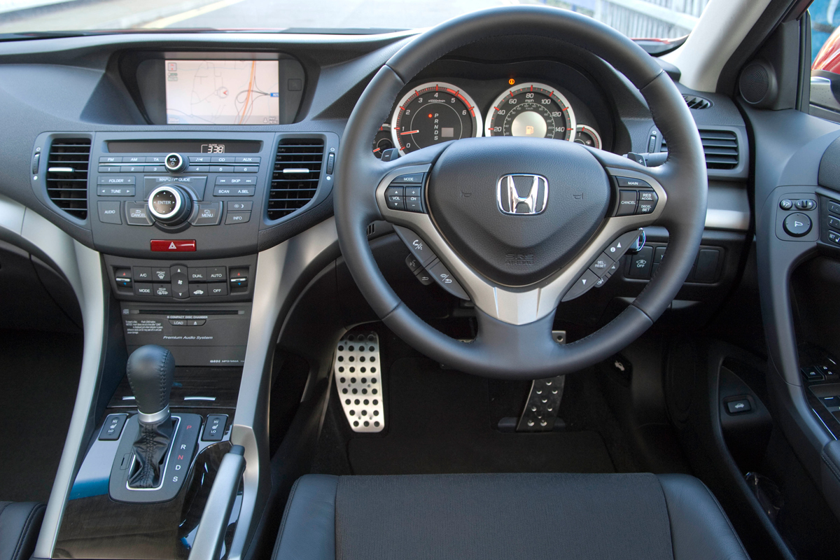 Honda Accord Tourer interior