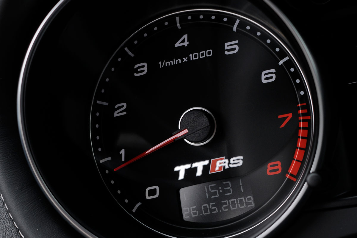 Audi TT RS dials
