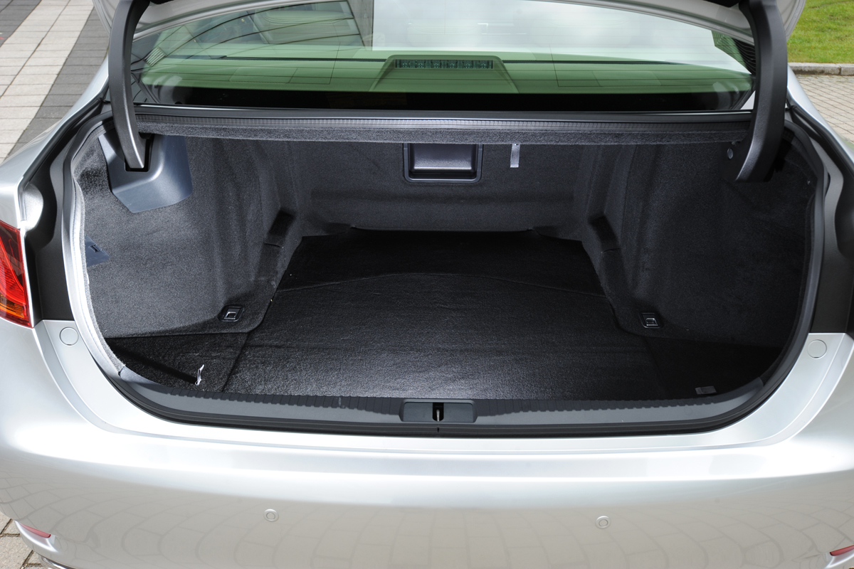 Lexus GS 250 boot