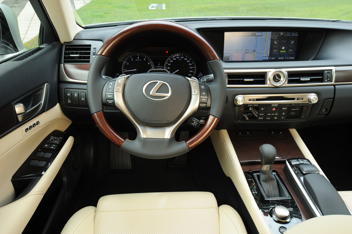 Lexus GS 250 dash