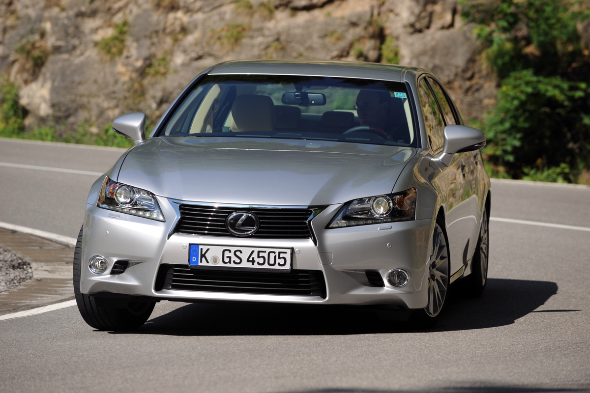 Lexus GS 250 front tracking