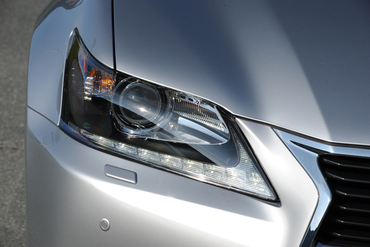 Lexus GS 250 headlight
