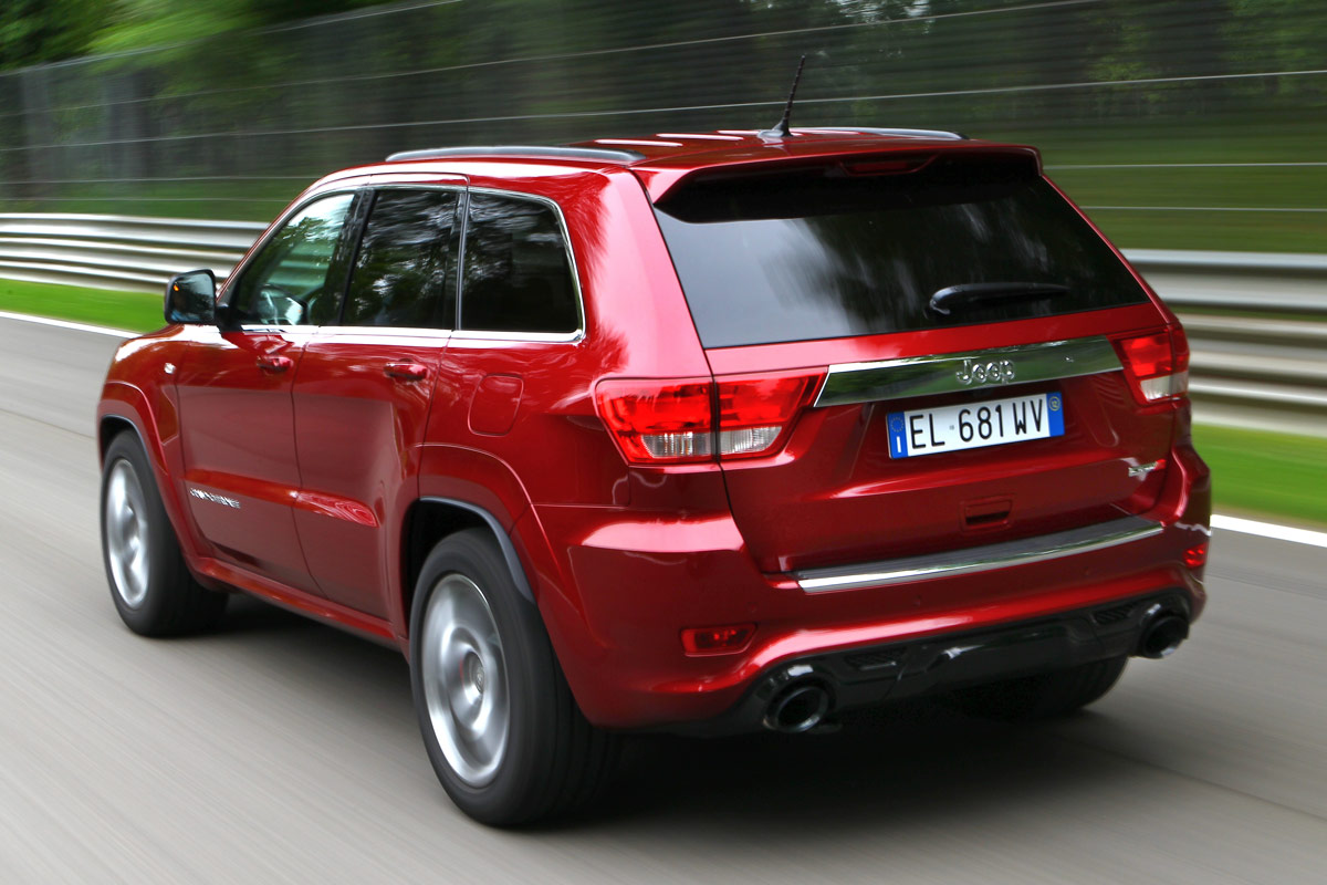 Jeep Grand Cherokee SRT rear tracking