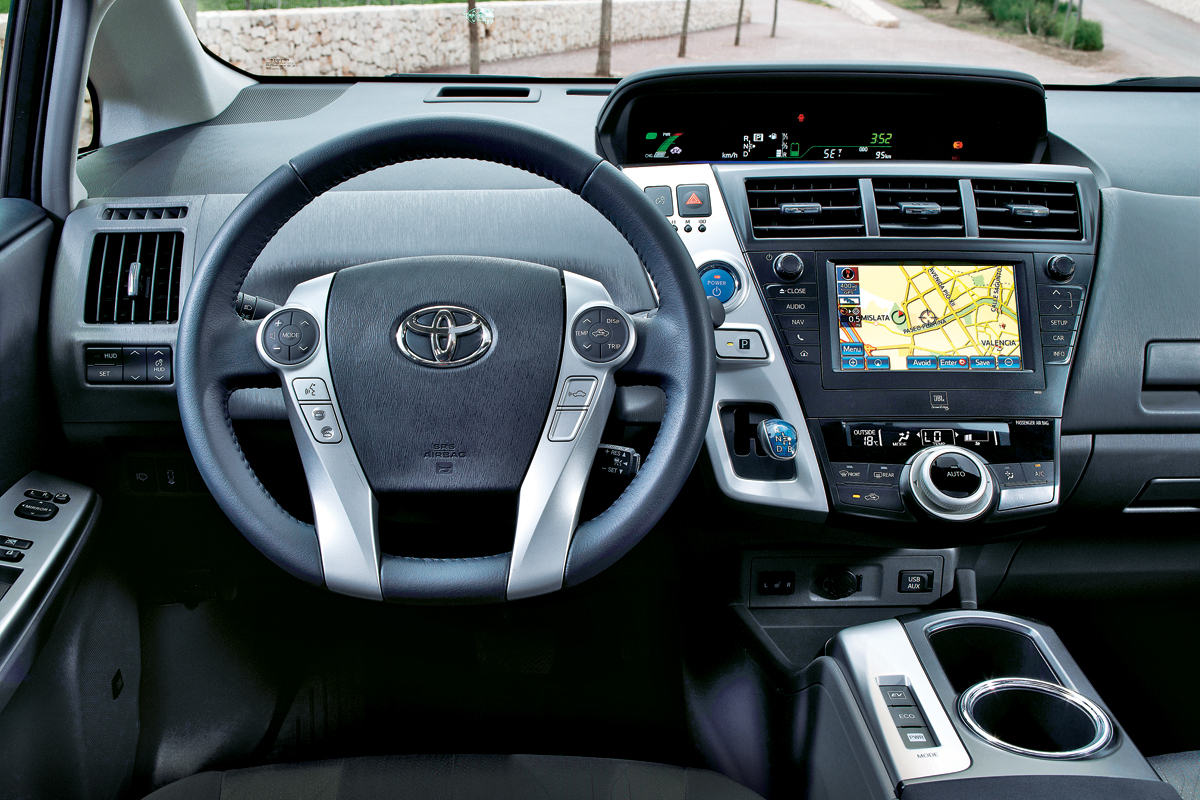 Toyota Prius+ dash