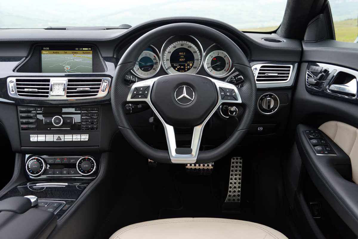 Mercedes CLS 350 CDI dash