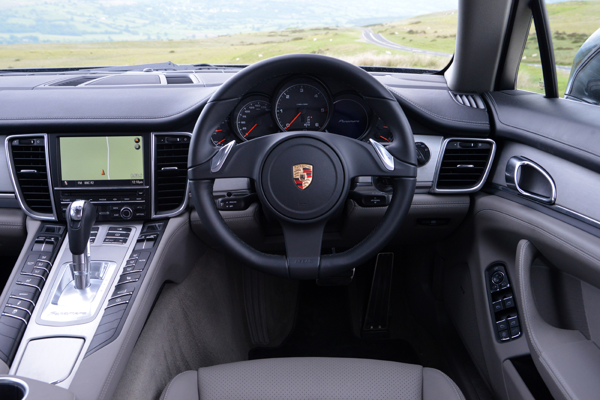 Porsche Panamera dash