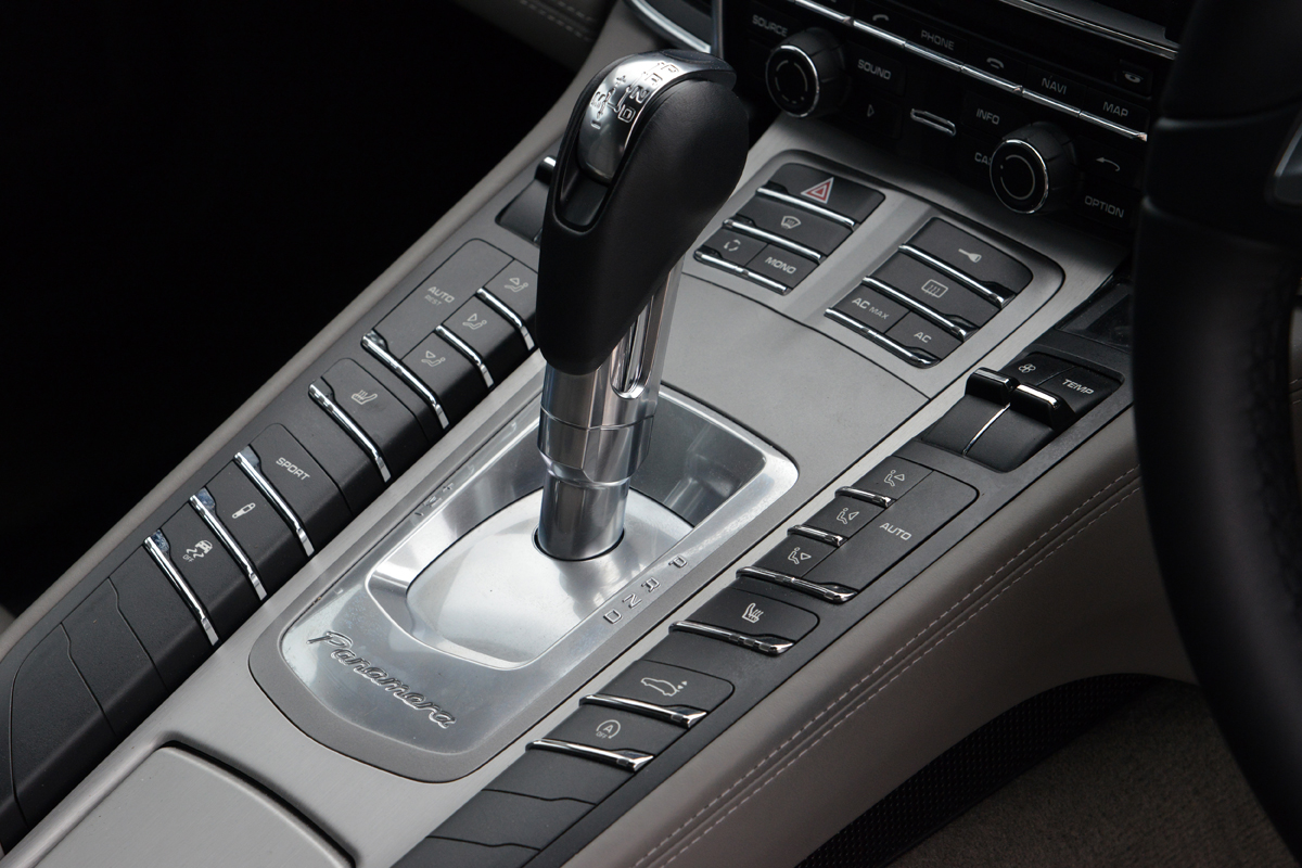Porsche Panamera gear stick