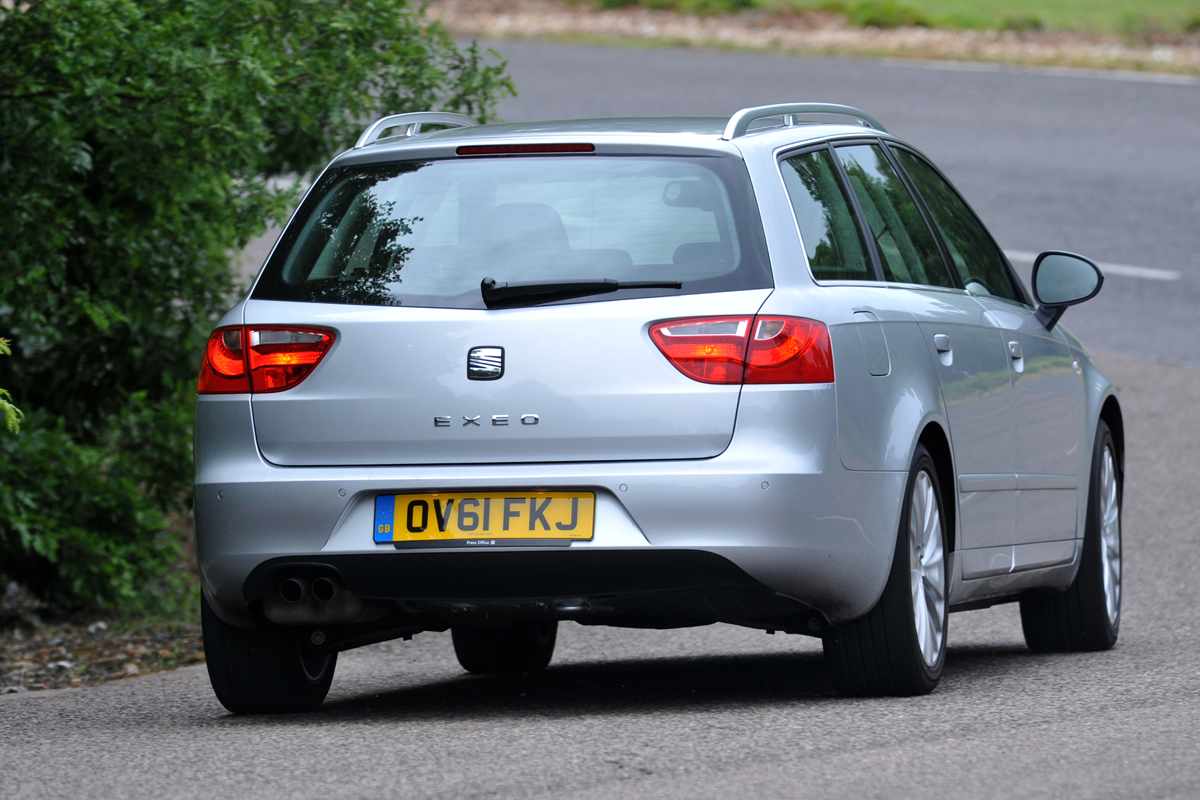 SEAT Exeo ST rear tracking