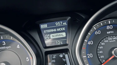 Hyundai i30 dials