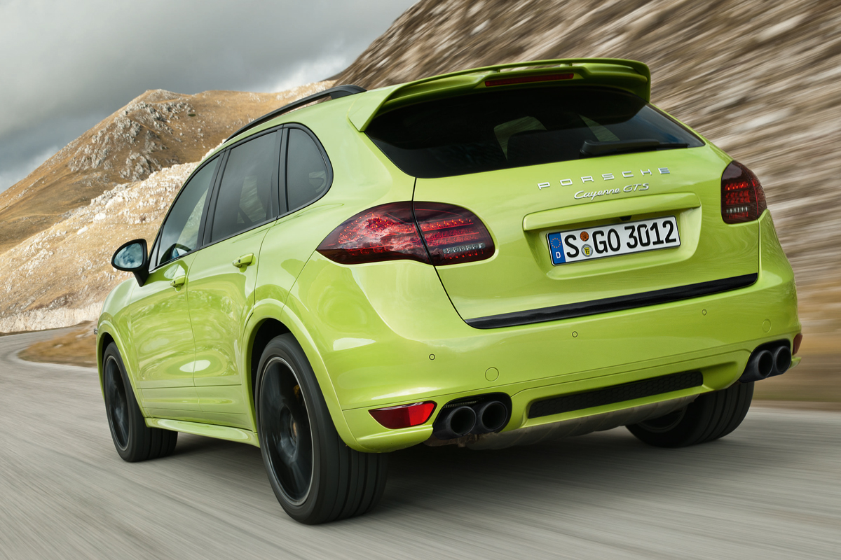 Porsche Cayenne GTS rear tracking