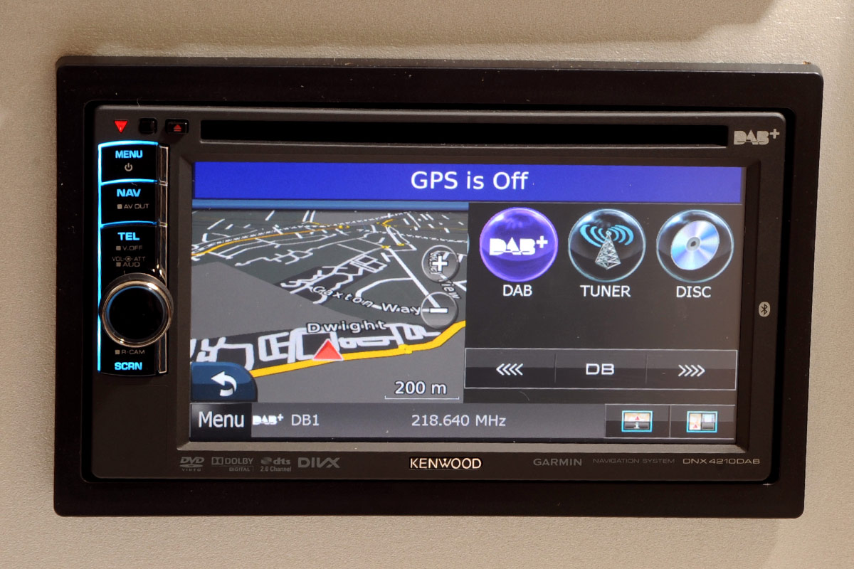 Kenwood DNX4210DAB stereo