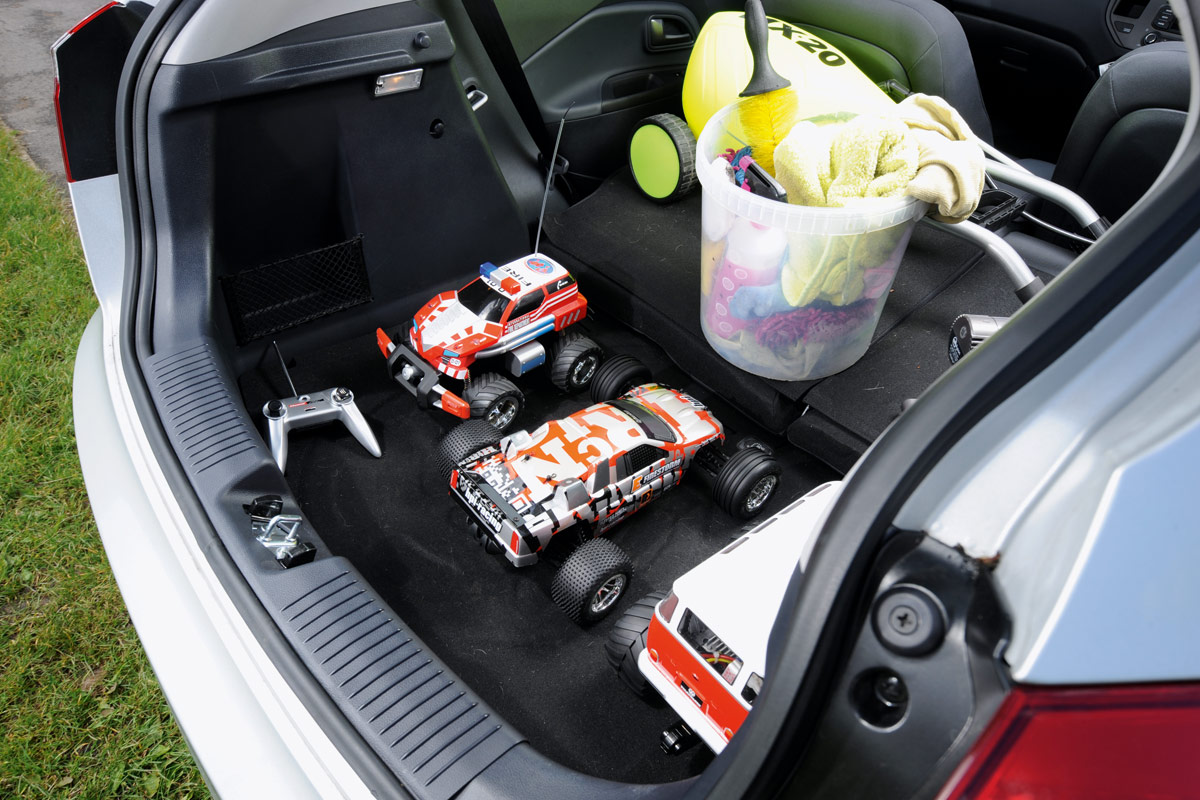 Kia Rio boot