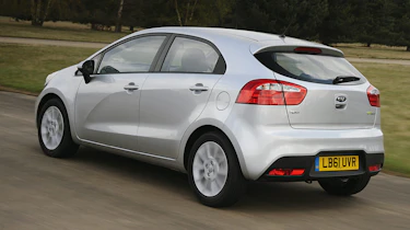 Kia Rio rear tracking