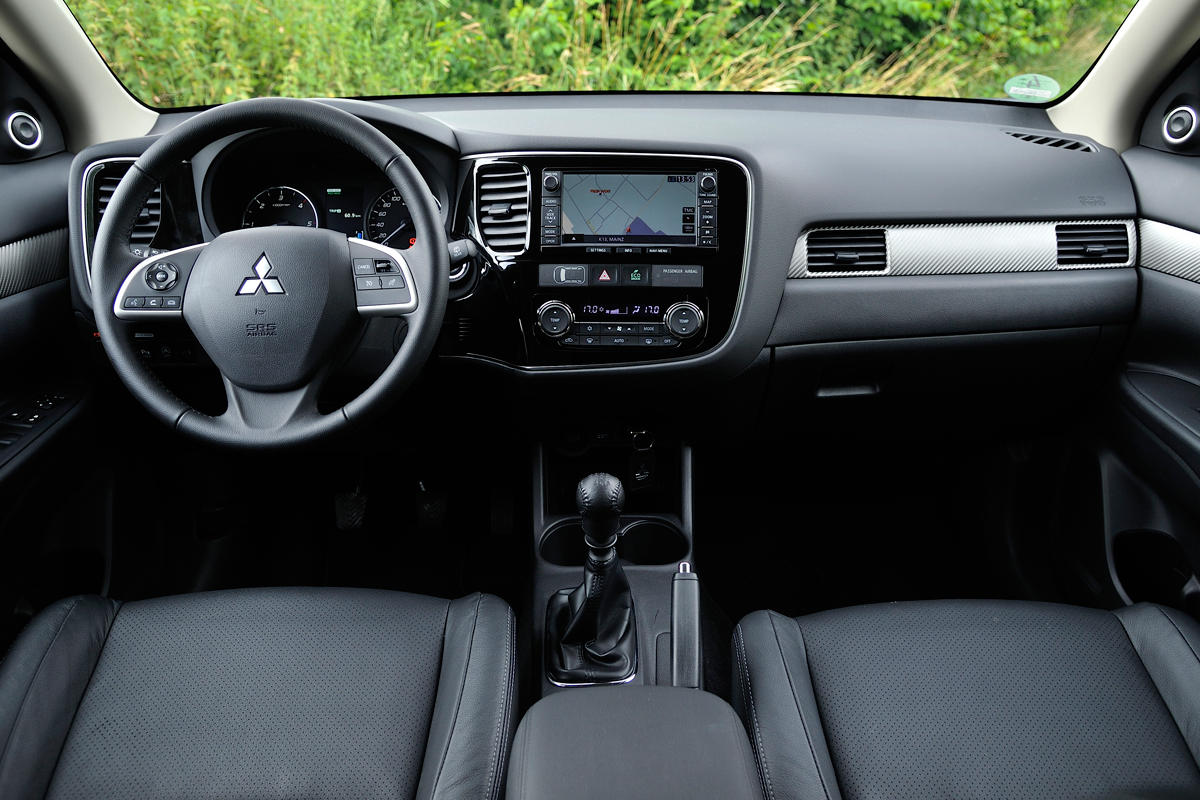 Mitsubishi Outlander dash