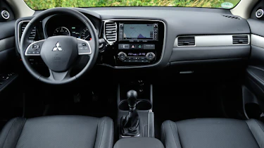 Mitsubishi Outlander dash