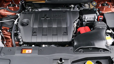 Mitsubishi Outlander engine
