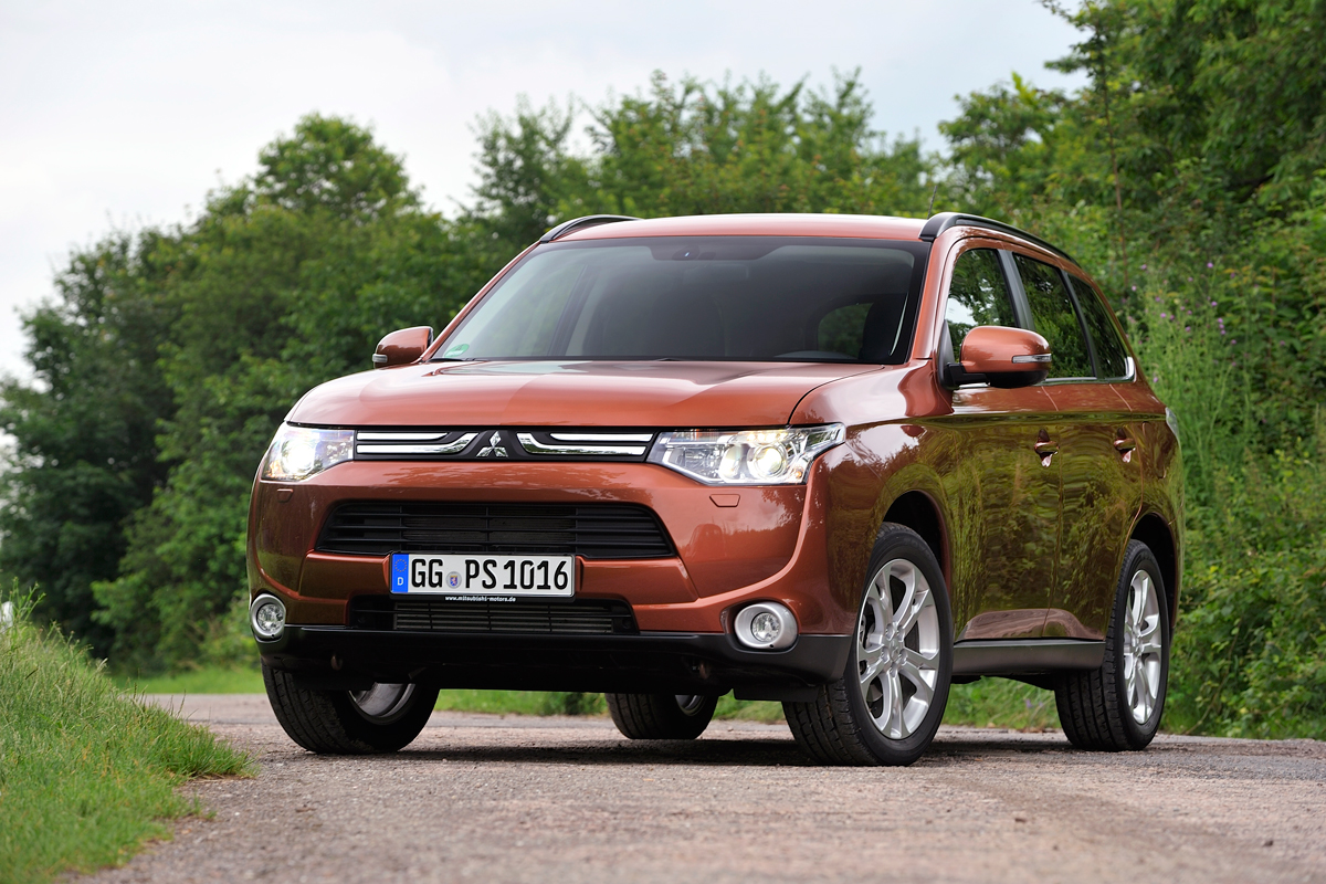 Mitsubishi Outlander front stationary