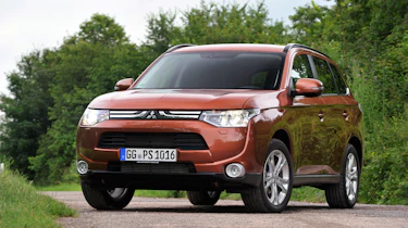 Mitsubishi Outlander front stationary
