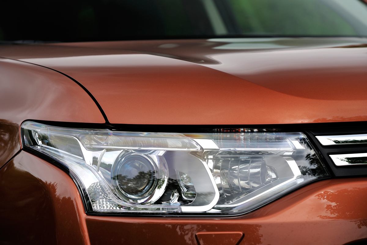 Mitsubishi Outlander headlight