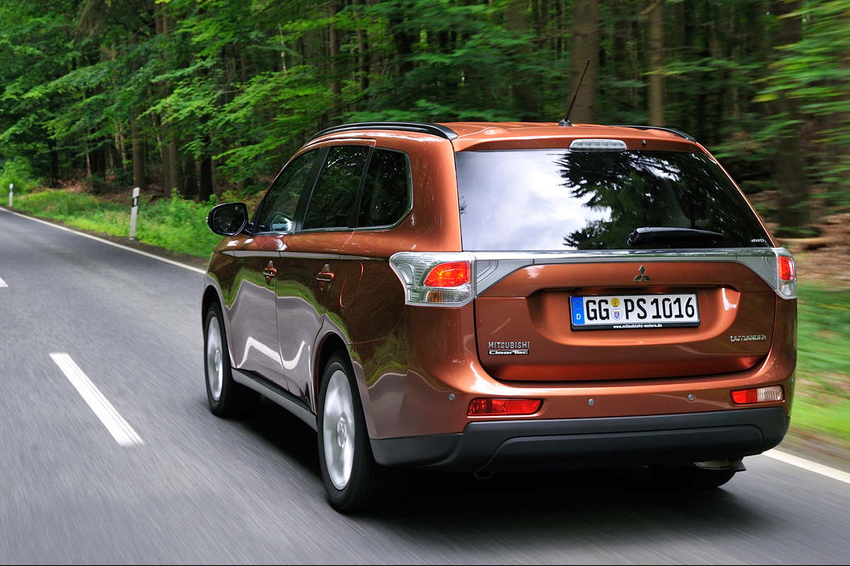 Mitsubishi Outlander rear tracking
