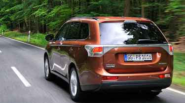 Mitsubishi Outlander rear tracking