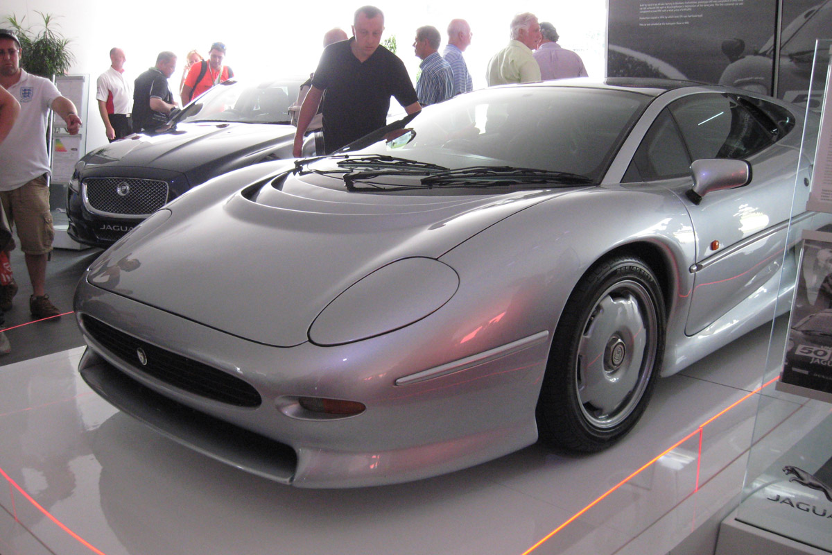 Jaguar XJ220