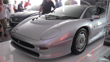 Jaguar XJ220