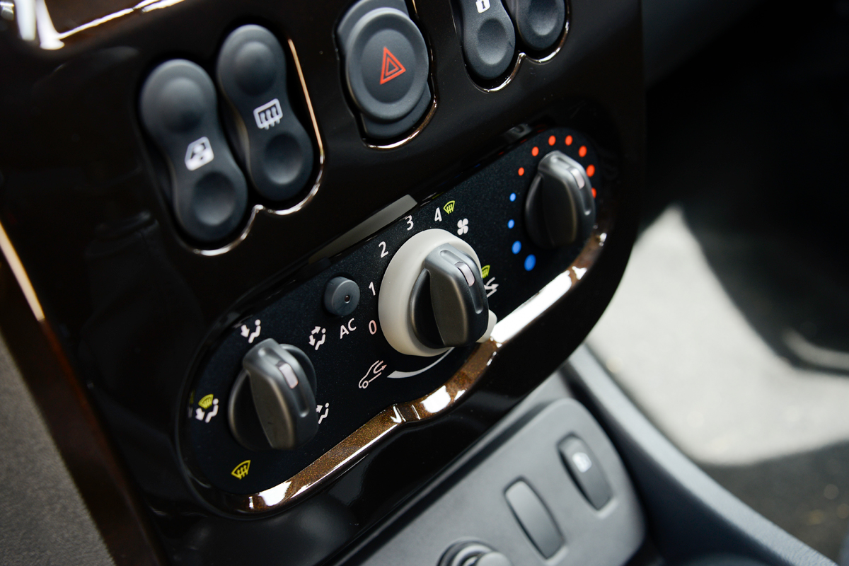 Dacia Duster dials