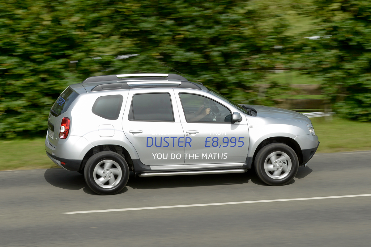 Dacia Duster side tracking