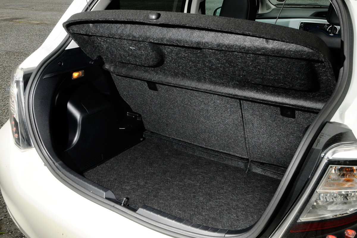 Toyota Yaris Hybrid boot