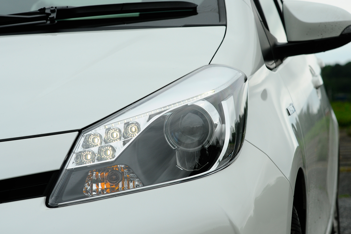 Toyota Yaris Hybrid headlight