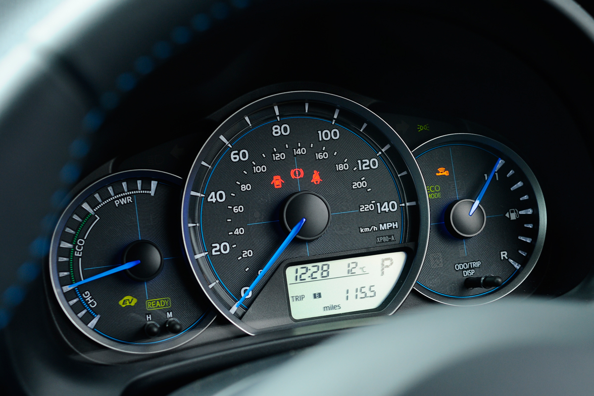Toyota Yaris Hybrid dials