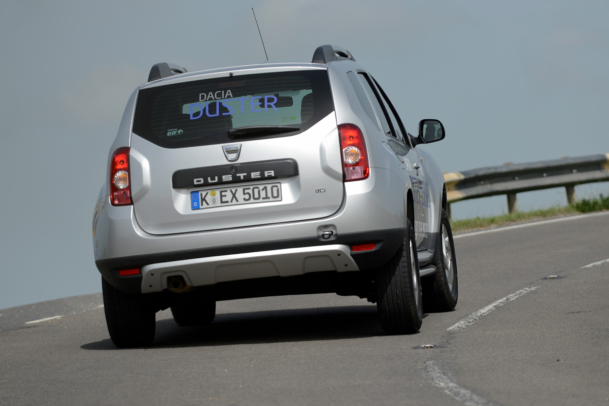 Dacia Duster rear cornering