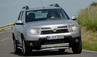 Dacia Duster front cornering