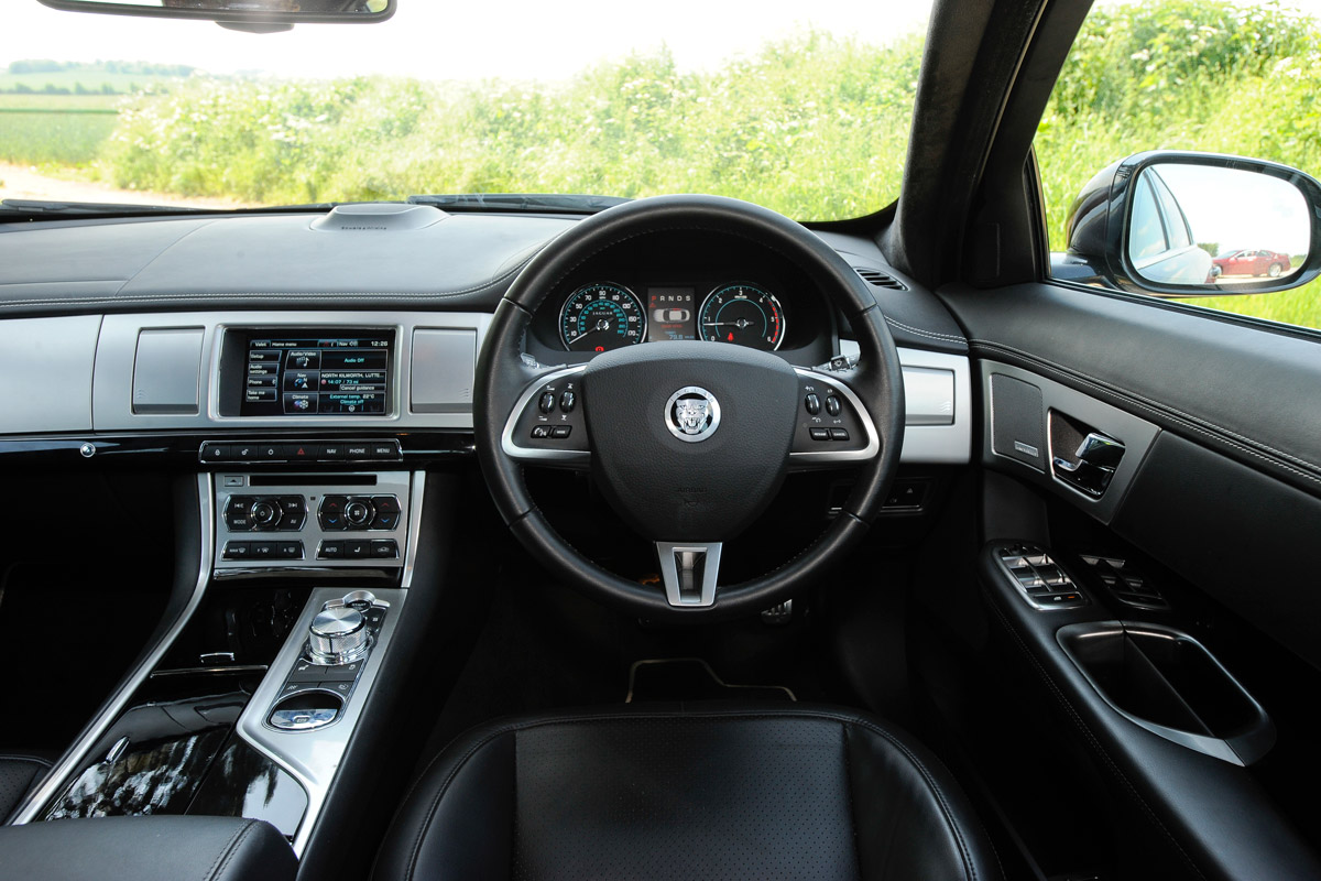 Jaguar XF dash