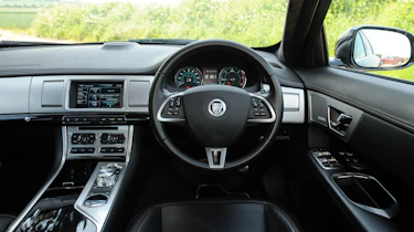 Jaguar XF dash