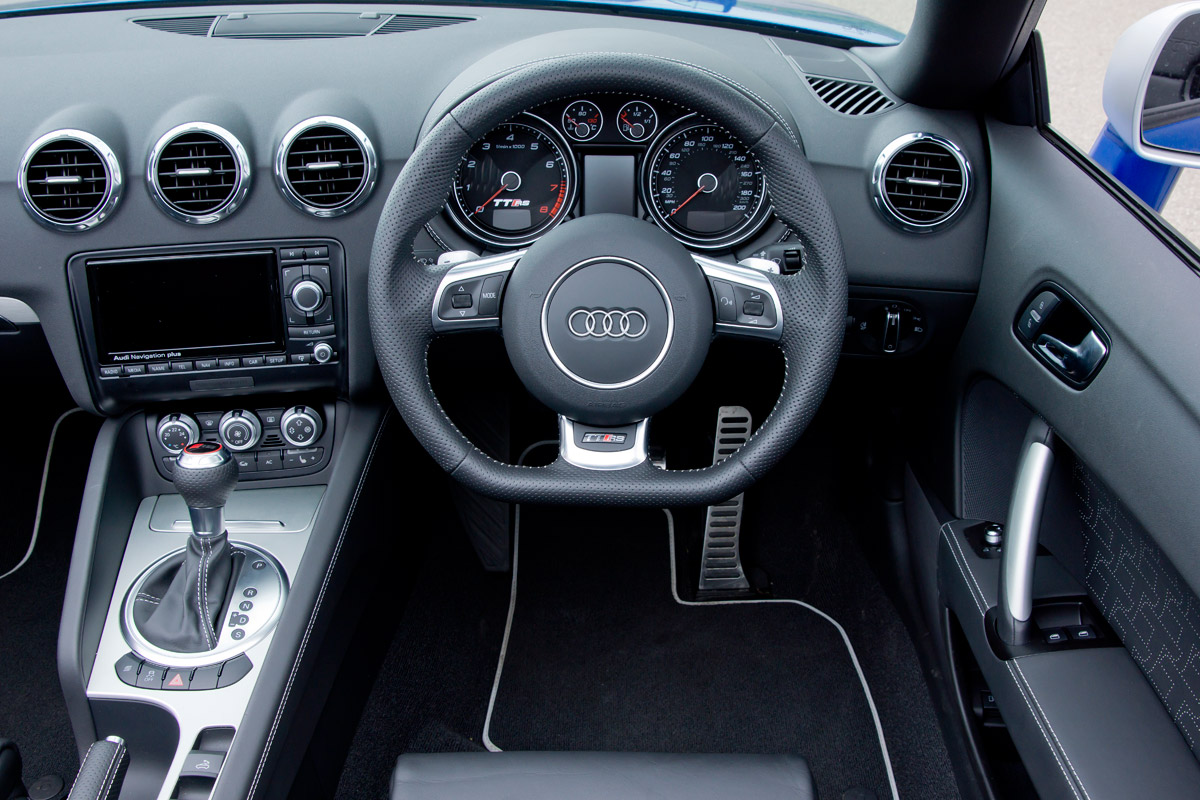 Audi TT RS Roadster dash