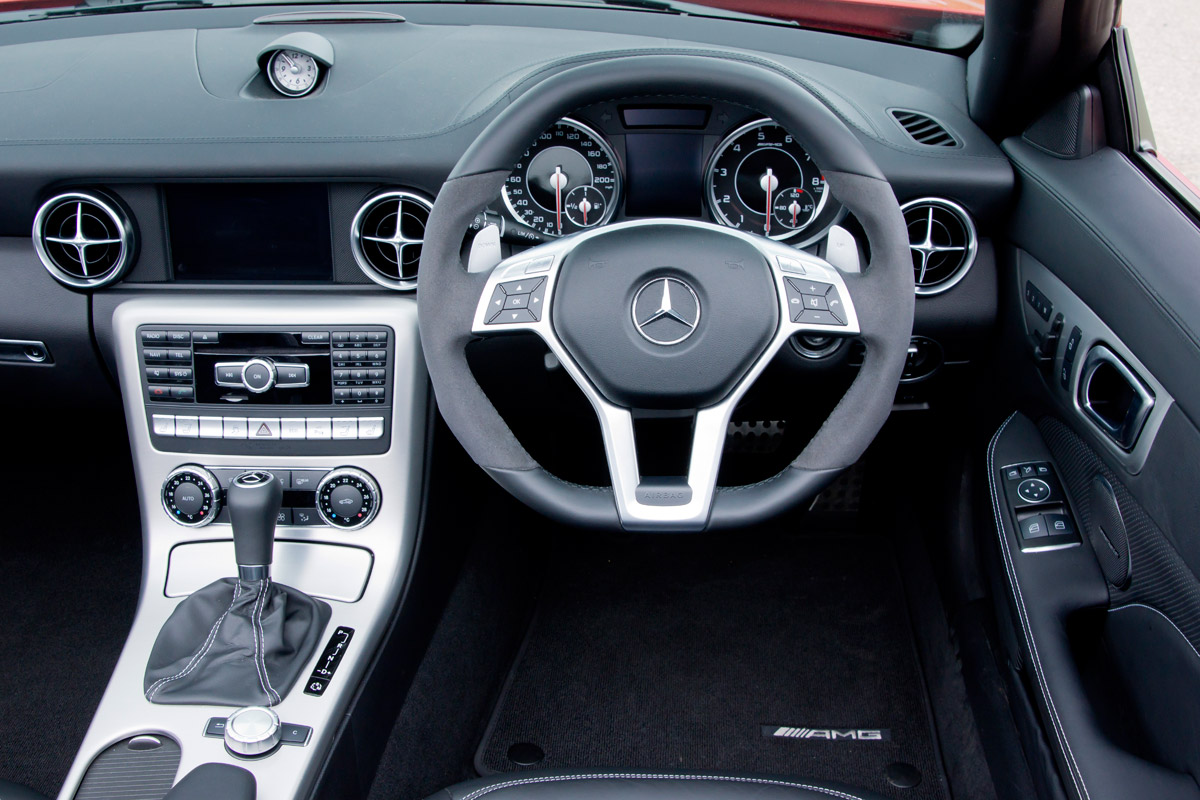 Mercedes SLK 55 AMG dash
