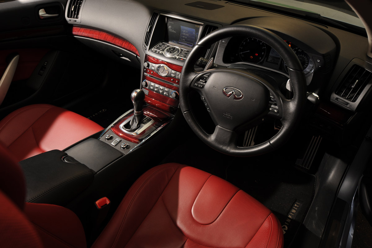 Infiniti G37 dash