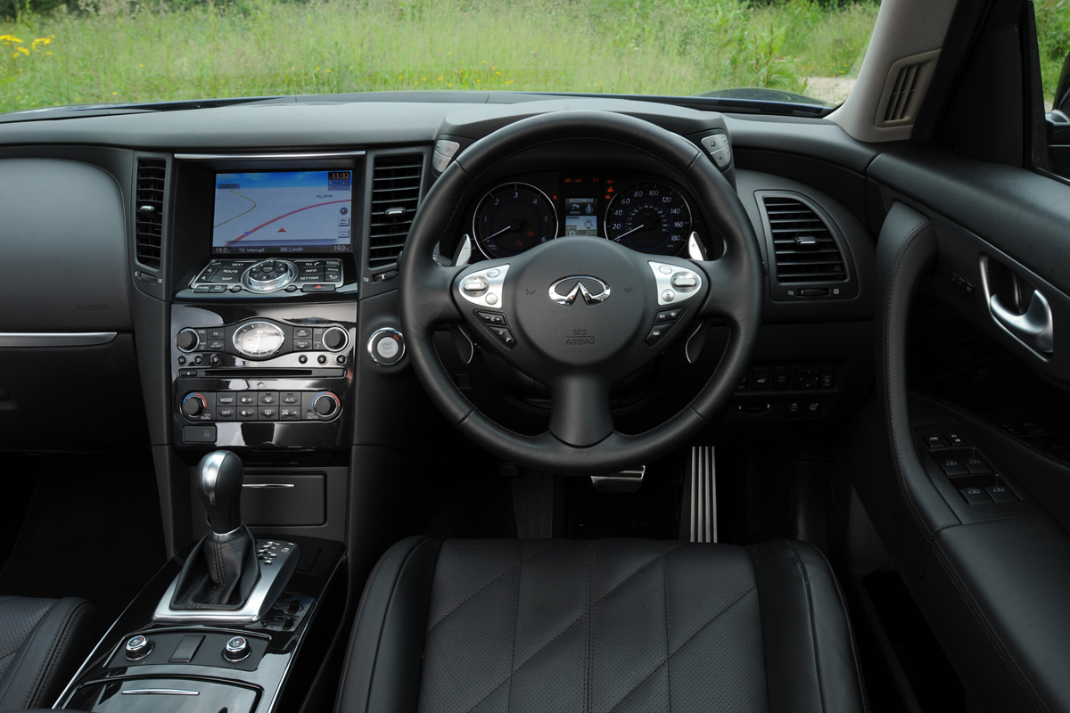 Infiniti FX interior